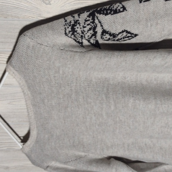 NWT Gorgeous Floral Knit Sweater - Picture 11 of 16